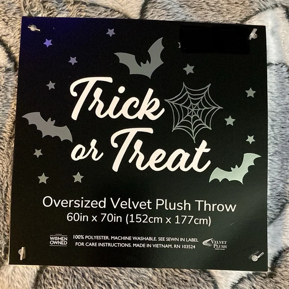 Flocked jacquard bats throw blanket *FIRM PRICE*